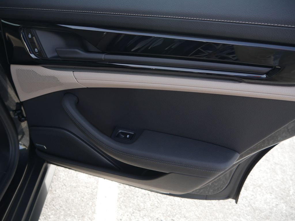 Thumbnail: 2026 Porsche Panamera - 31