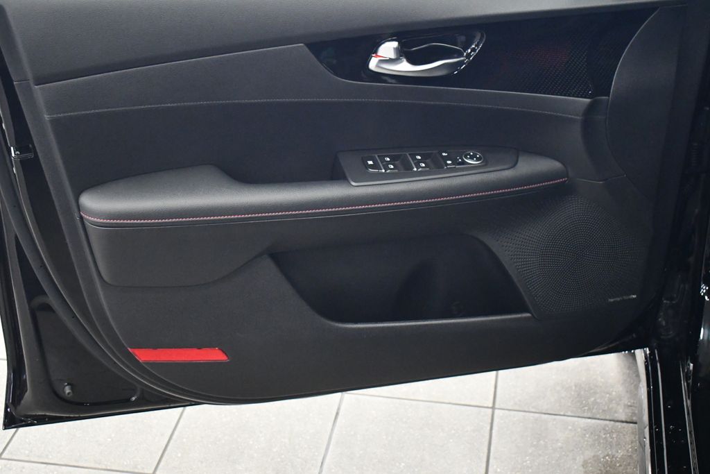 Thumbnail: 2023 Kia Forte - 15