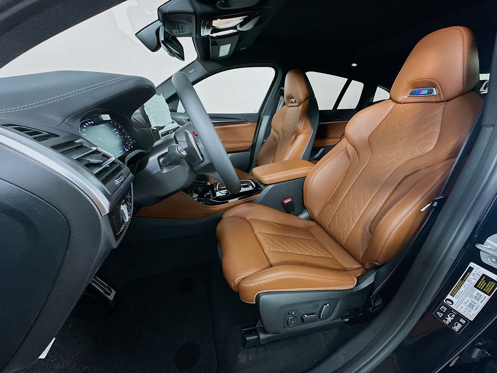 Thumbnail: 2025 BMW X4 - 16