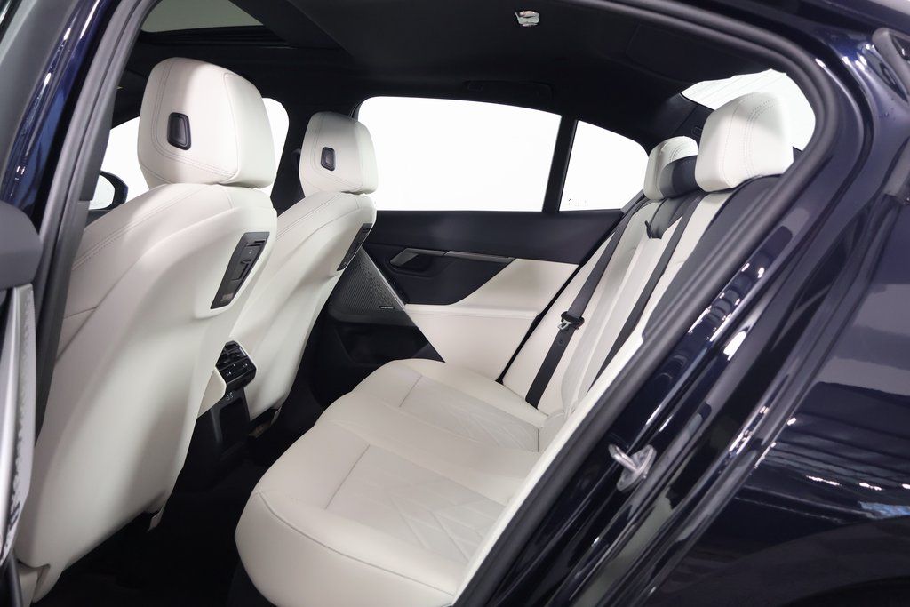 Thumbnail: 2026 BMW 5 Series - 6