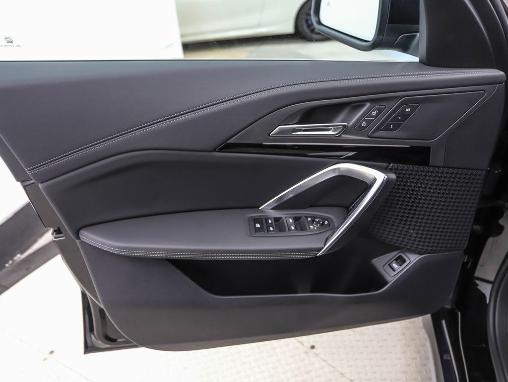 2025 BMW X1 xDrive28i 9