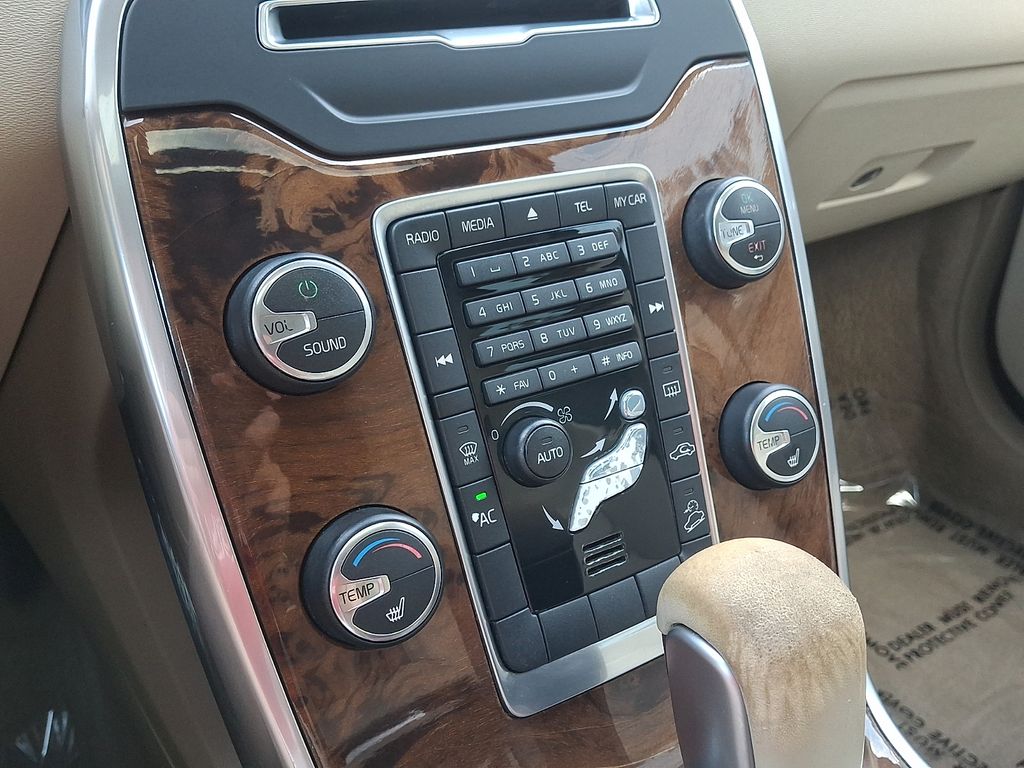 Thumbnail: 2012 Volvo XC70 - 16