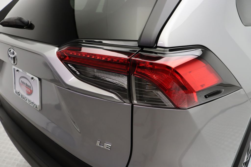 2021 Toyota RAV4 LE 9