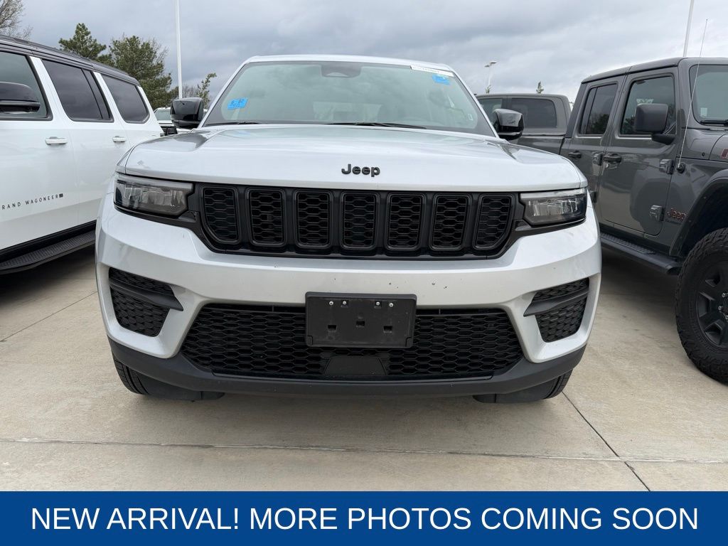 Silver Zynith 2025 Jeep Grand Cherokee Altitude 4WD SUV / Crossover Four-Wheel Drive 8-Speed Automatic