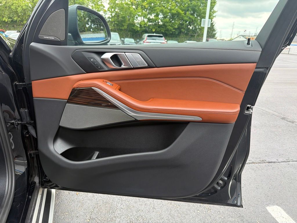 Thumbnail: 2026 BMW X7 - 29