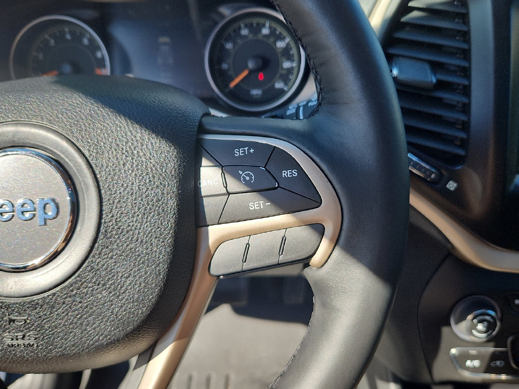 Thumbnail: 2015 Jeep Cherokee - 23