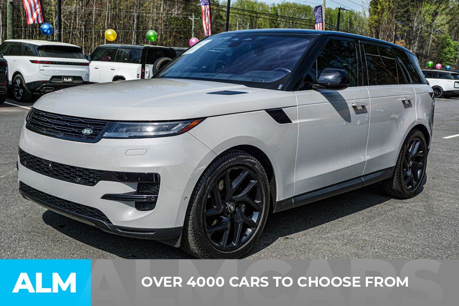 Used 2023 Gray Land Rover SE image 3
