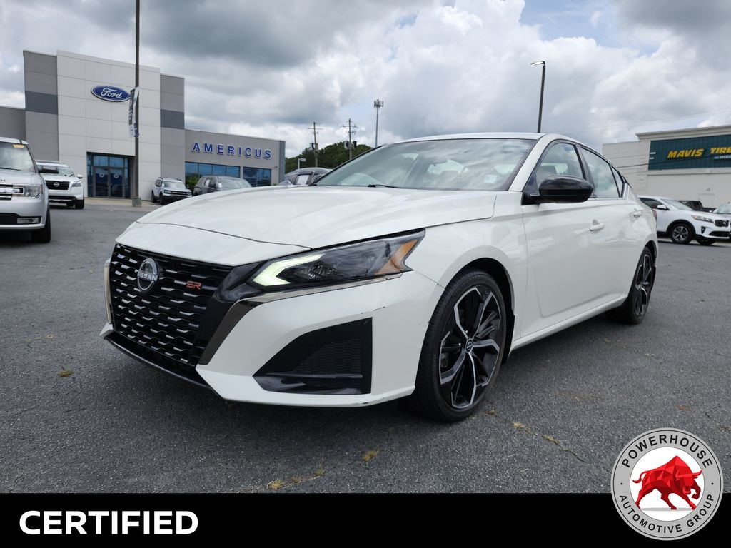 Pearl White Tricoat 2023 Nissan Altima Sedan Front-Wheel Drive Continuously Variable Transmission