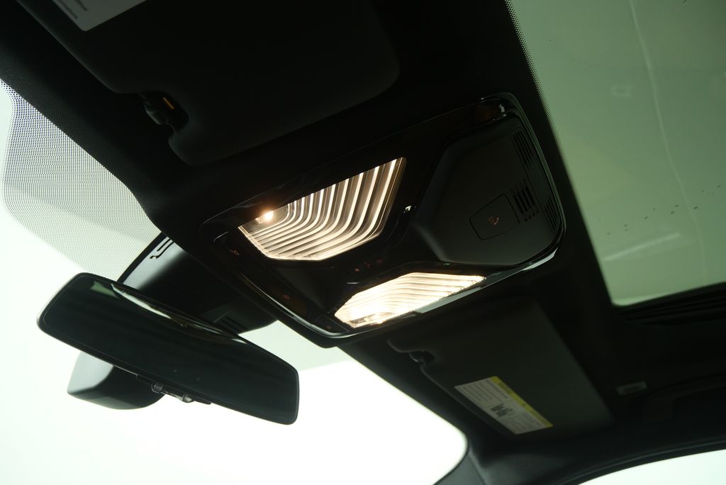 Thumbnail: 2025 BMW 3 Series - 25