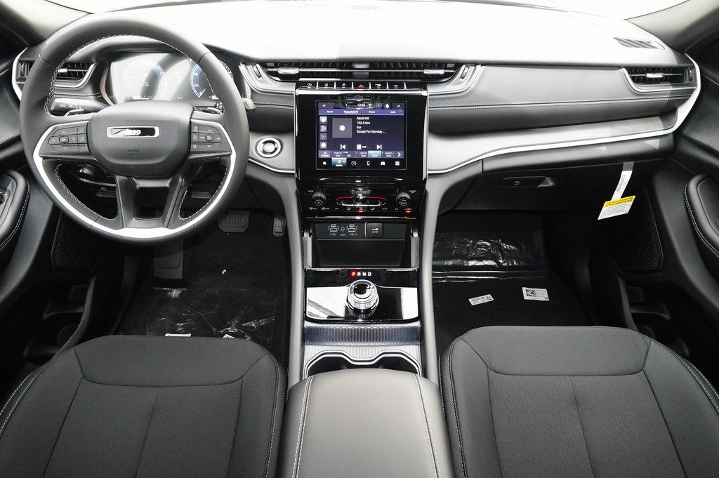 New Car 2025 Jeep Grand Cherokee  Laredo X For Sale Under $40,000 In Weatherford, Texas