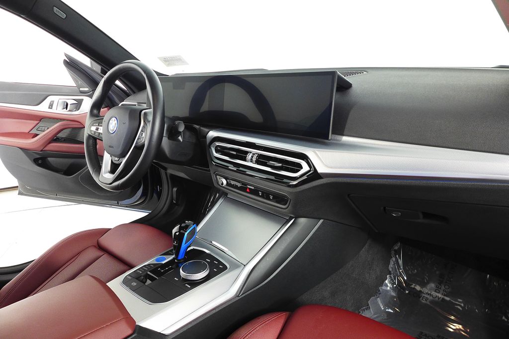 Thumbnail: 2023 BMW i4 - 13