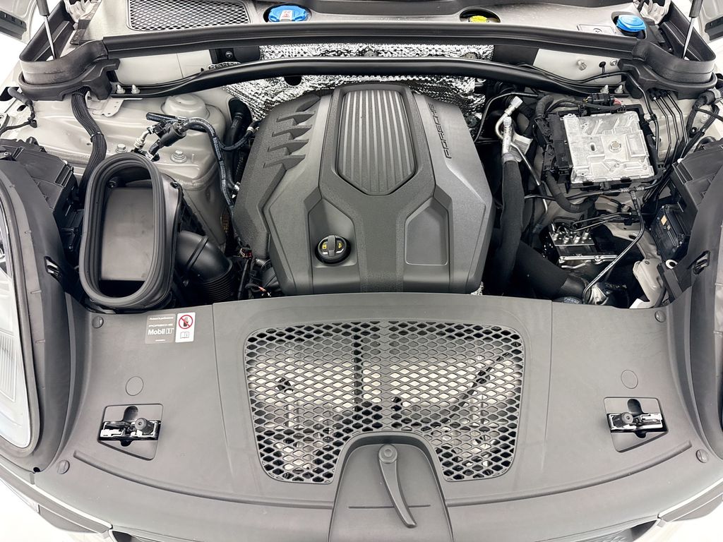 Thumbnail: 2026 Porsche Macan - 28