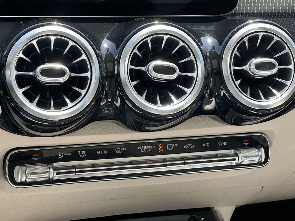2021 Mercedes-Benz GLB 250 12