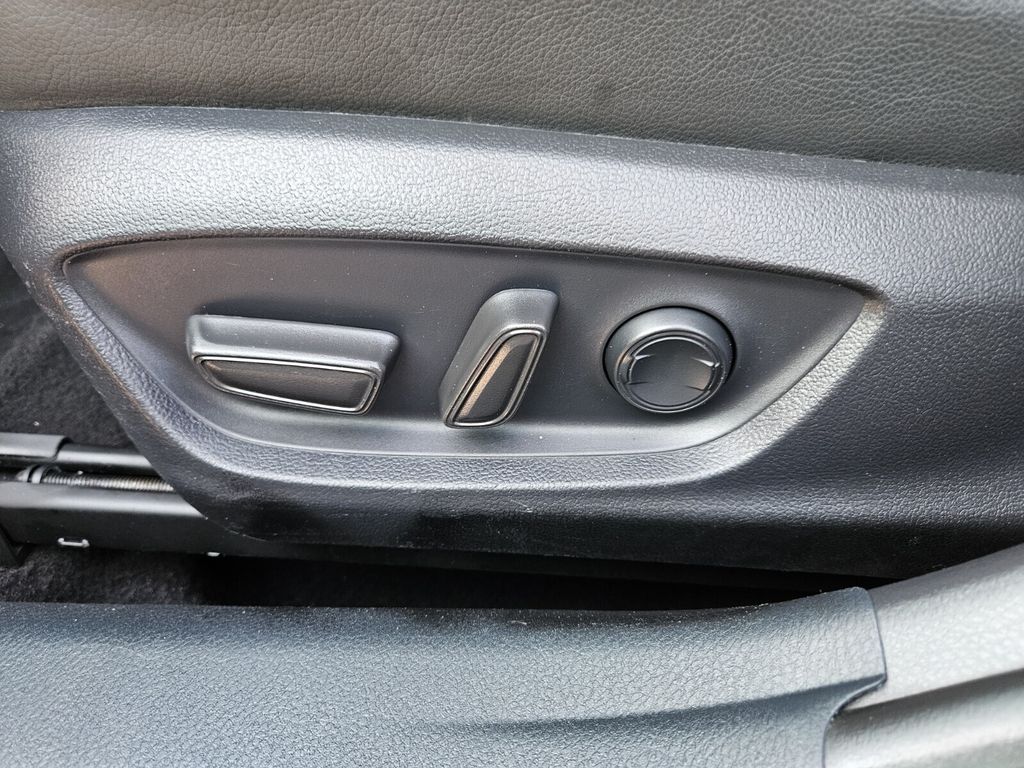 2023 Toyota Camry SE FWD Sedan