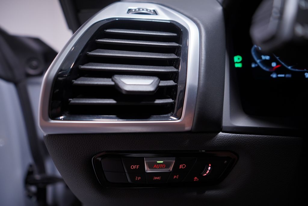 Thumbnail: 2023 BMW M8 - 20