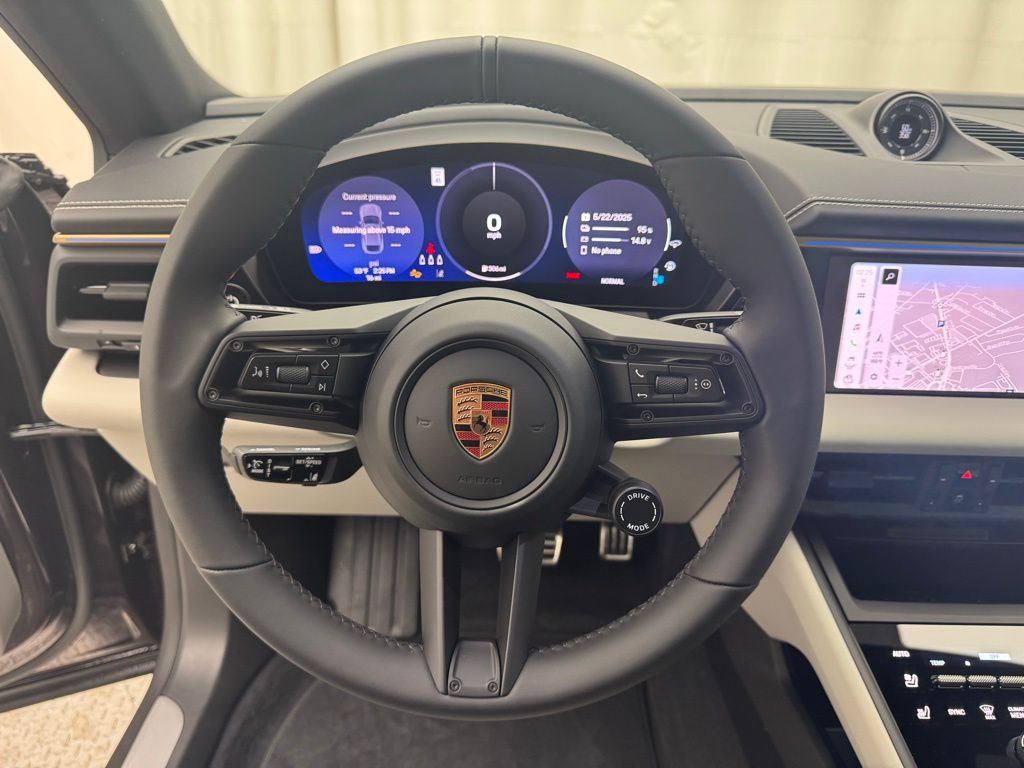 Thumbnail: 2025 Porsche Macan - 6