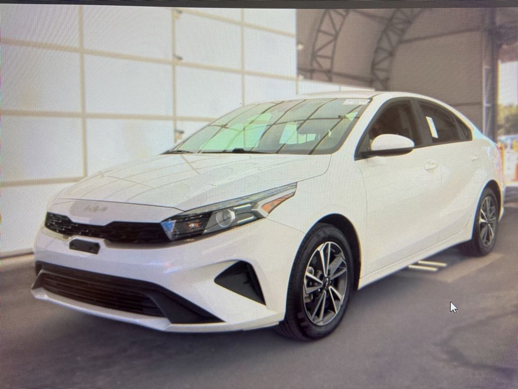 Snow White Pearl 2024 Kia Forte LXS FWD Sedan Front-Wheel Drive Continuously Variable Transmission