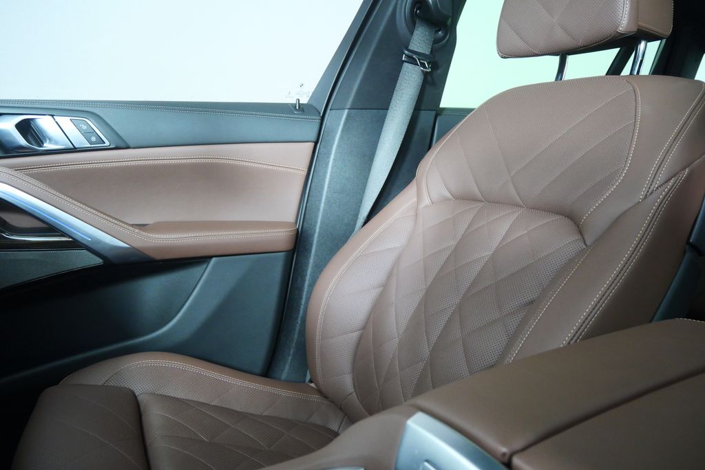 Thumbnail: 2025 BMW X6 - 24