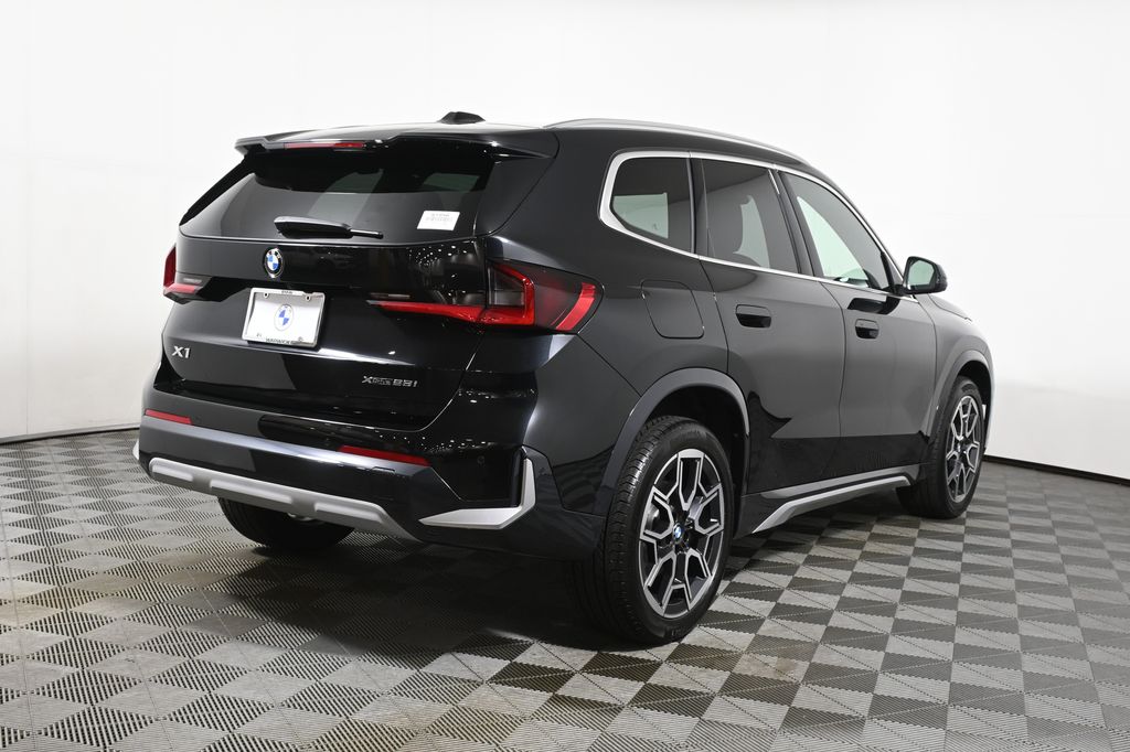 Thumbnail: 2027 BMW X1 - 7
