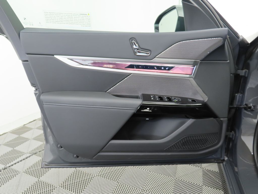 Thumbnail: 2026 BMW 7 Series - 23