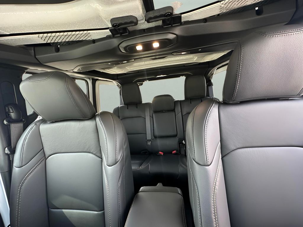 2026 Jeep Wrangler 4-Door Sahara - Photo 24