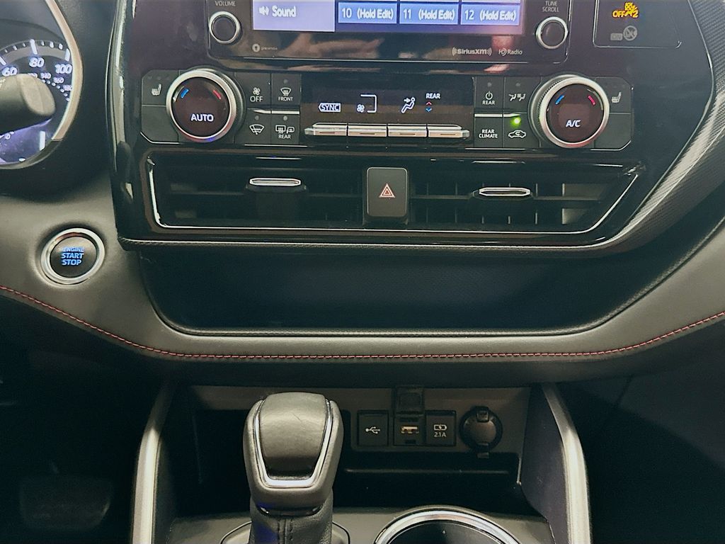 Thumbnail: 2021 Toyota Highlander - 20