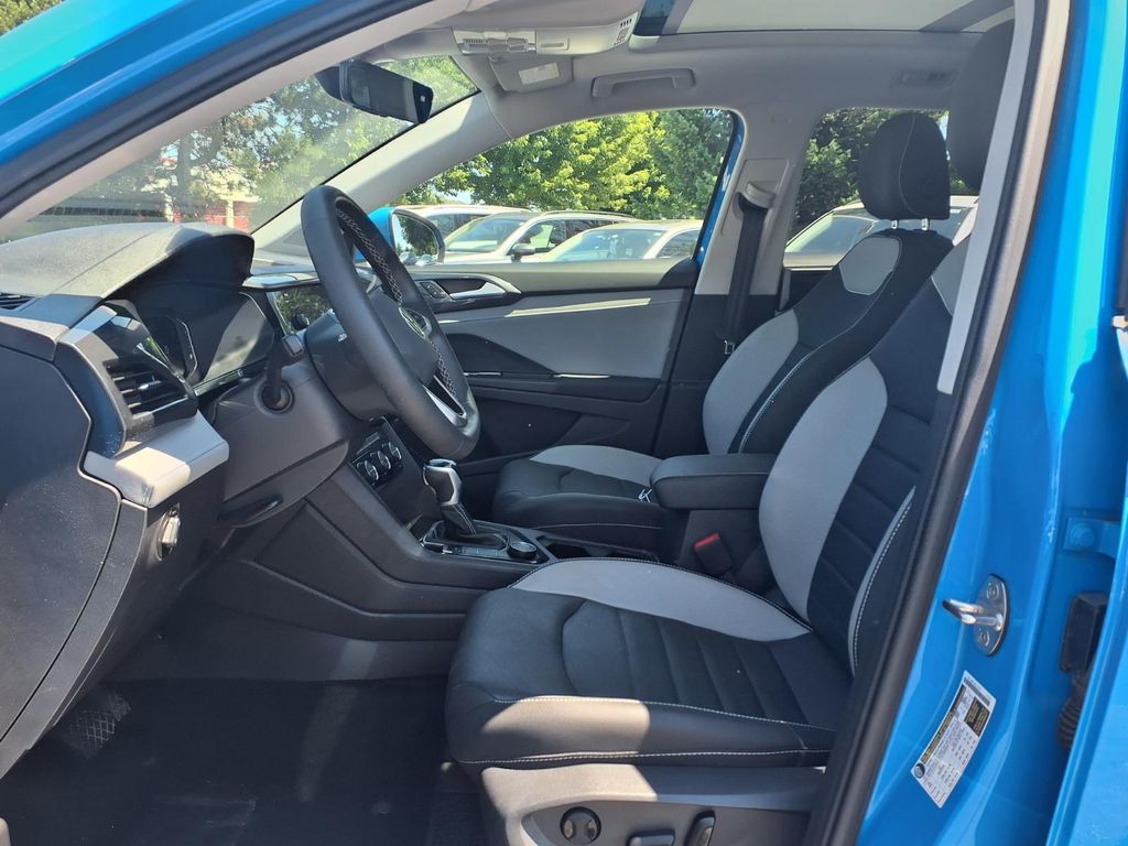 Certified Used 2023 Blue Volkswagen 1.5T SEL image 9