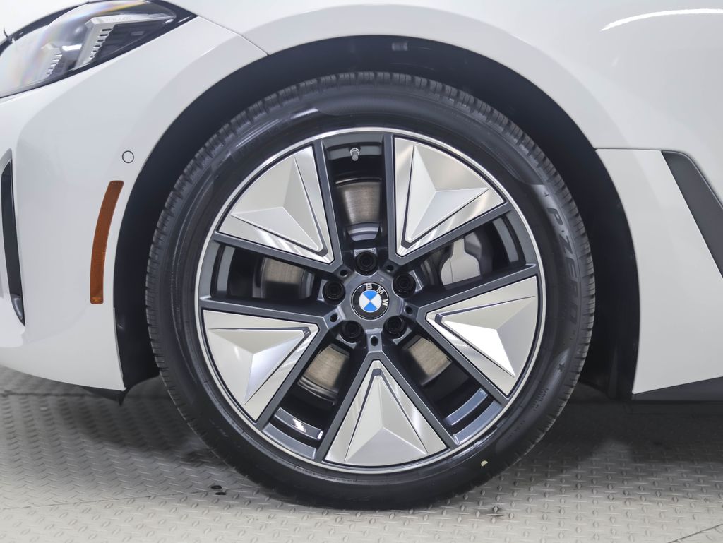 Thumbnail: 2025 BMW i4 - 2