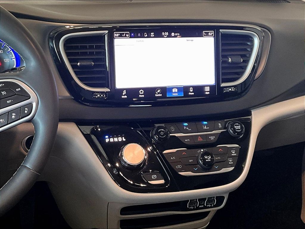 2023 Chrysler Pacifica — photo 19