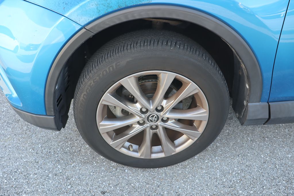 Thumbnail: 2016 Toyota RAV4 - 4
