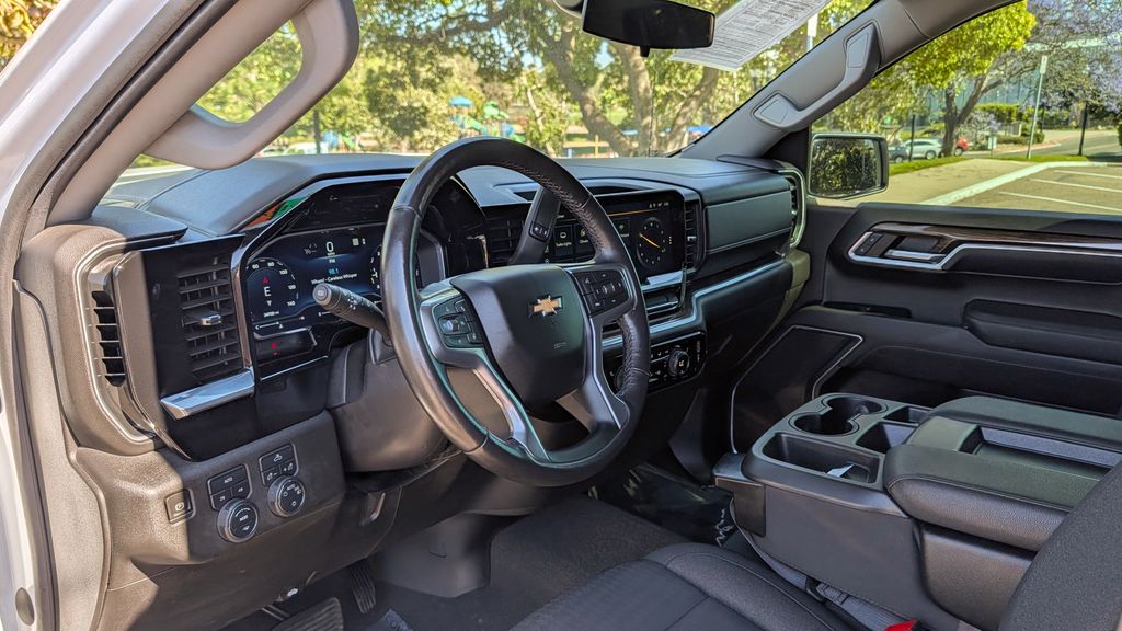 Used 2022 Chevrolet Silverado 1500 LT 4D Crew Cab