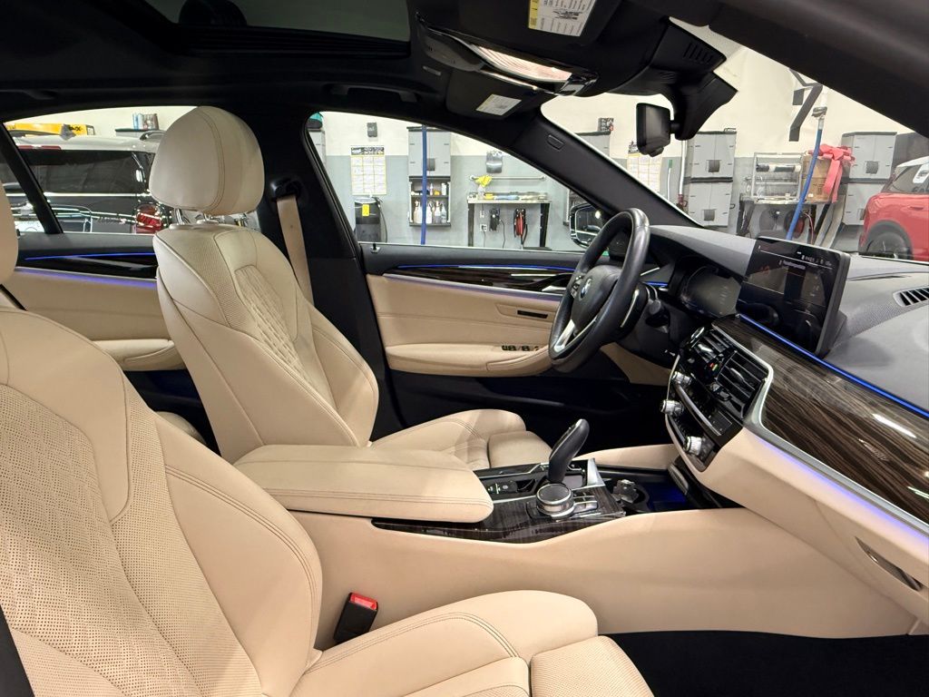 Thumbnail: 2023 BMW 5 Series - 30