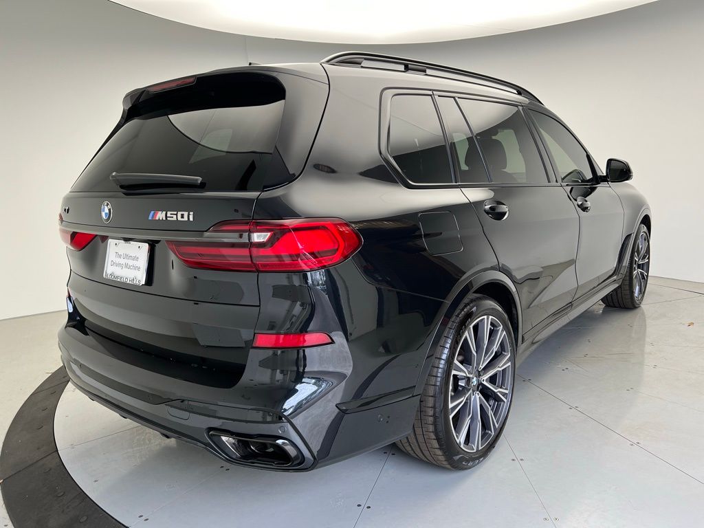 2022 BMW X7 M50i 3