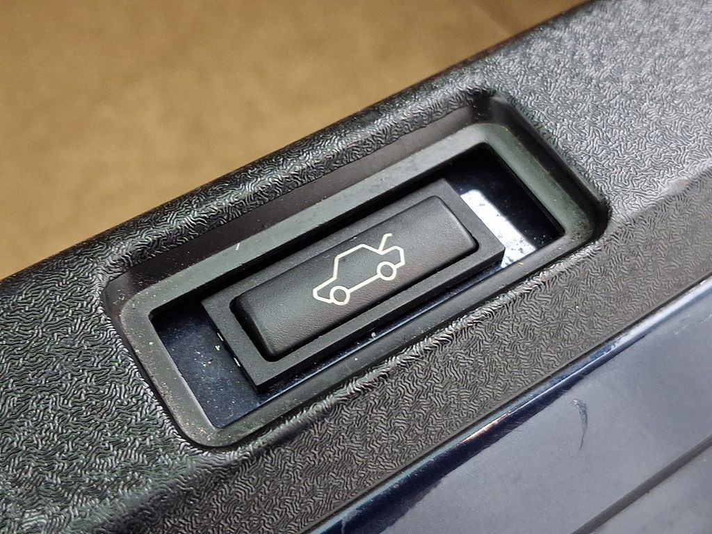 Thumbnail: 2011 Land Rover Range Rover - 30