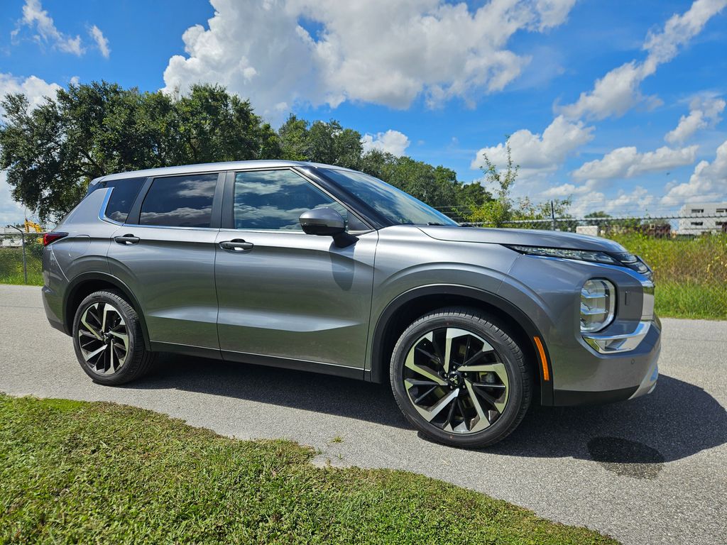 Thumbnail: 2024 Mitsubishi Outlander - 7