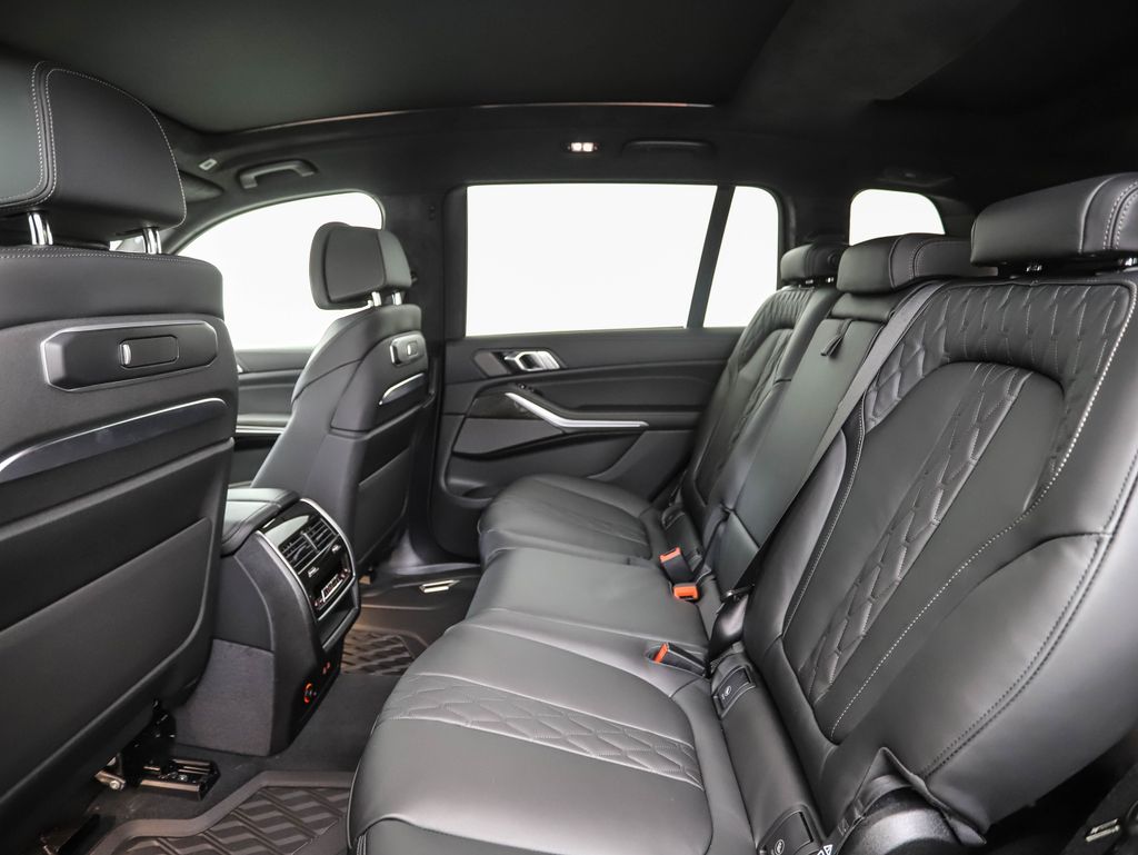 Thumbnail: 2026 BMW X7 - 23
