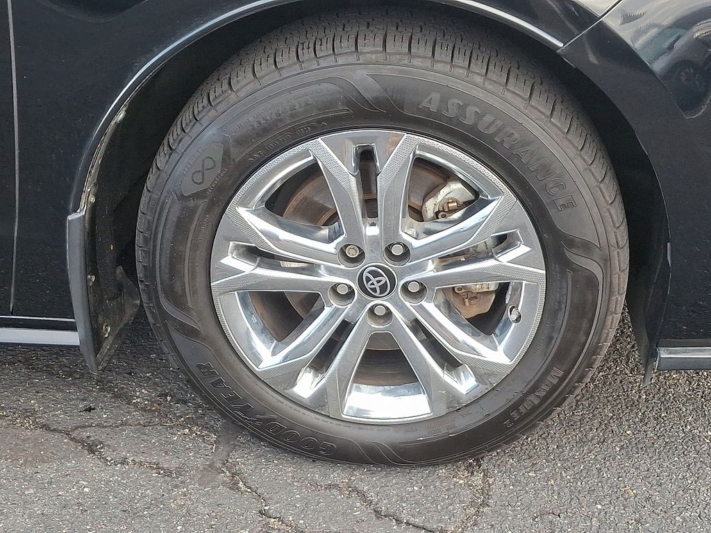 Thumbnail: 2022 Toyota Sienna - 8