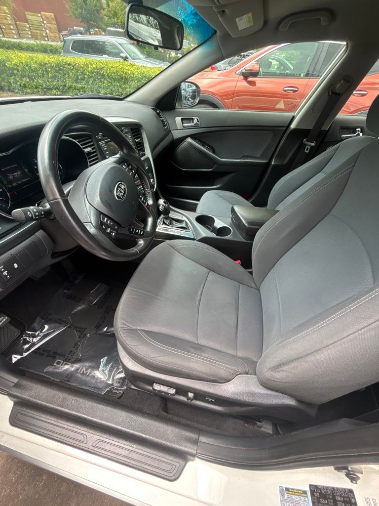 Used 2013 White Kia LX image 12