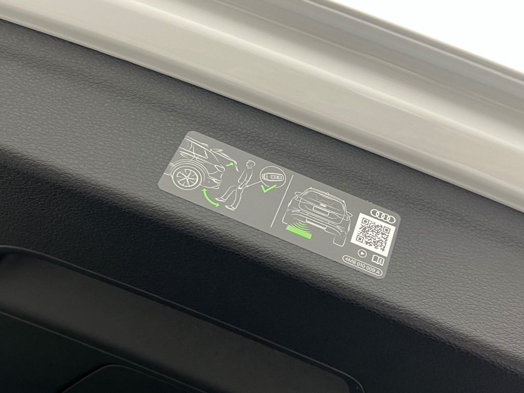 Thumbnail: 2025 Audi Q3 - 12