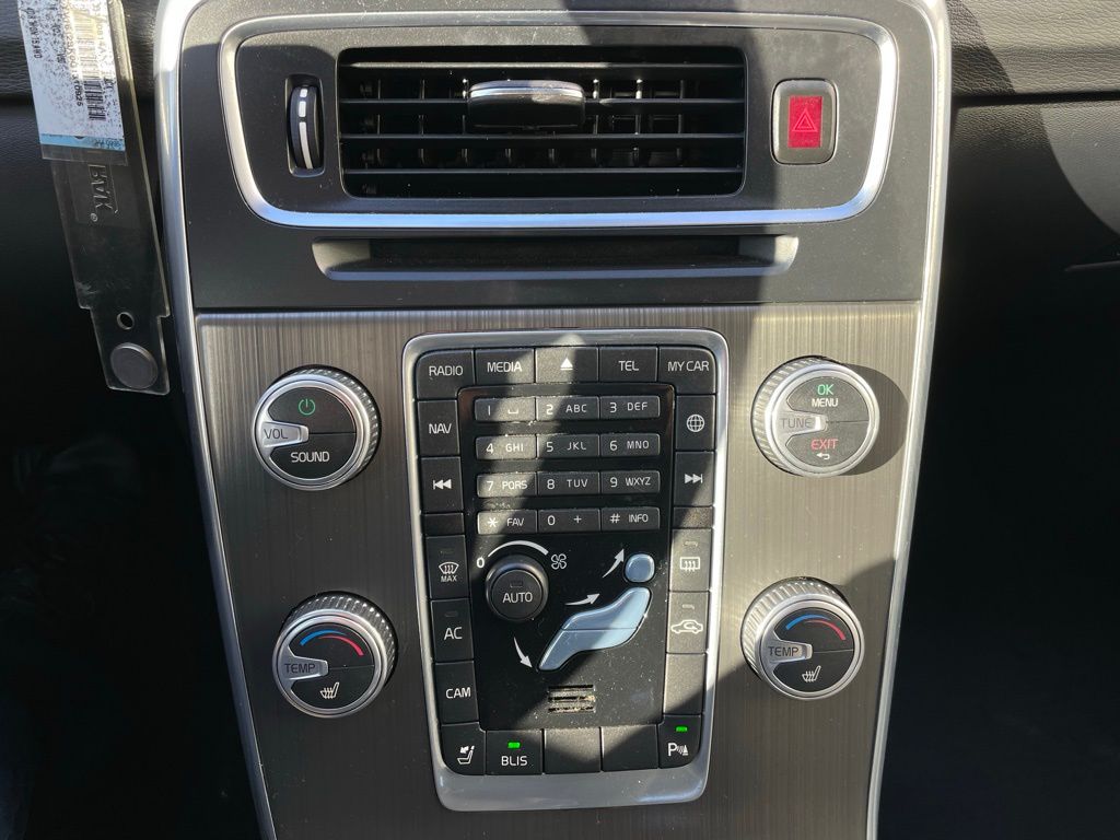 Thumbnail: 2016 Volvo V60 - 18