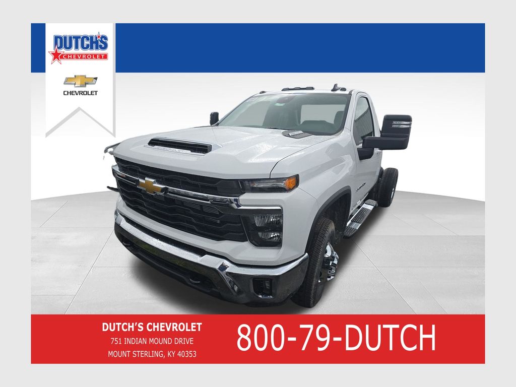 Summit White 2026 Chevrolet Silverado 3500HD Pickup Truck Four-Wheel Drive Automatic
