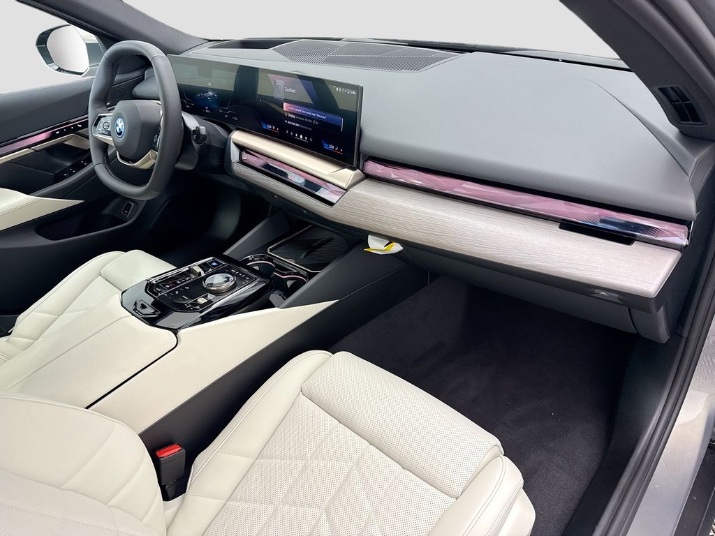 Thumbnail: 2026 BMW i5 - 16