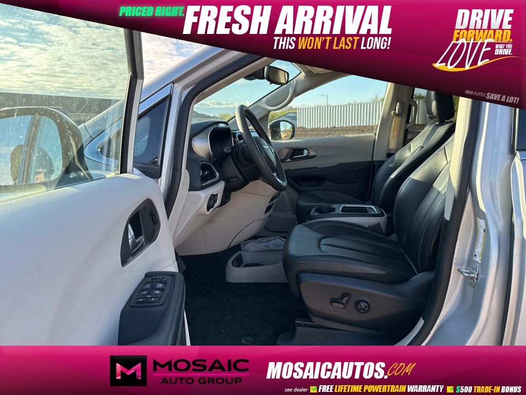 Used 2024 Chrysler Pacifica Touring L Vans