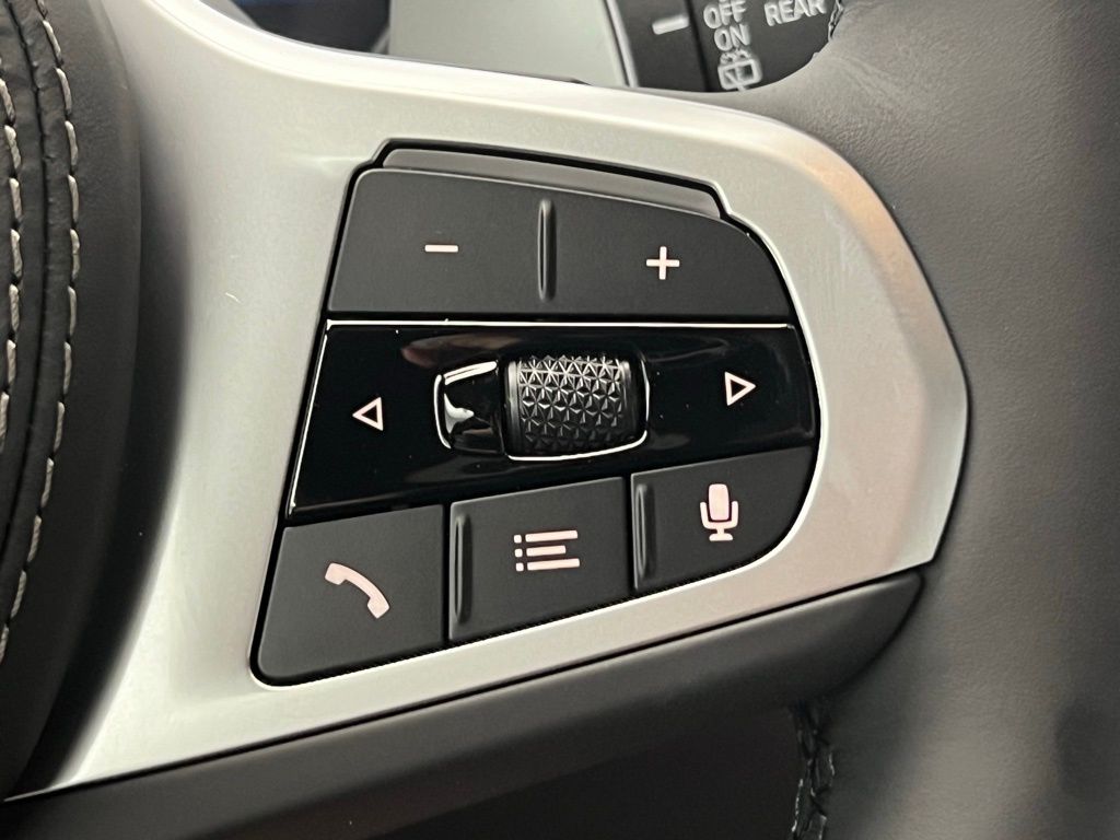 Thumbnail: 2026 BMW X7 - 19