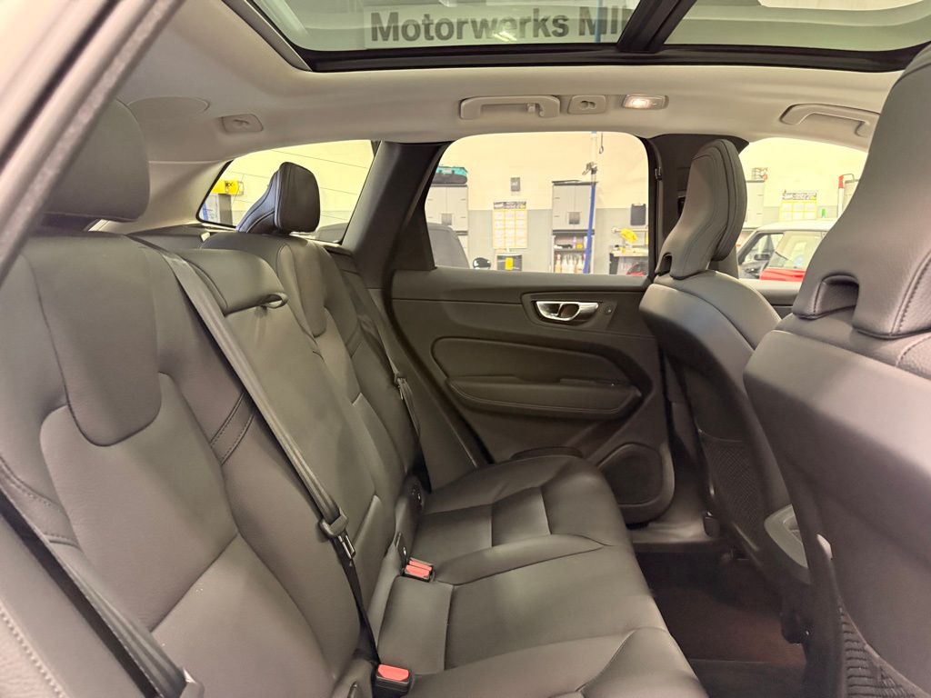 Thumbnail: 2025 Volvo XC60 - 26