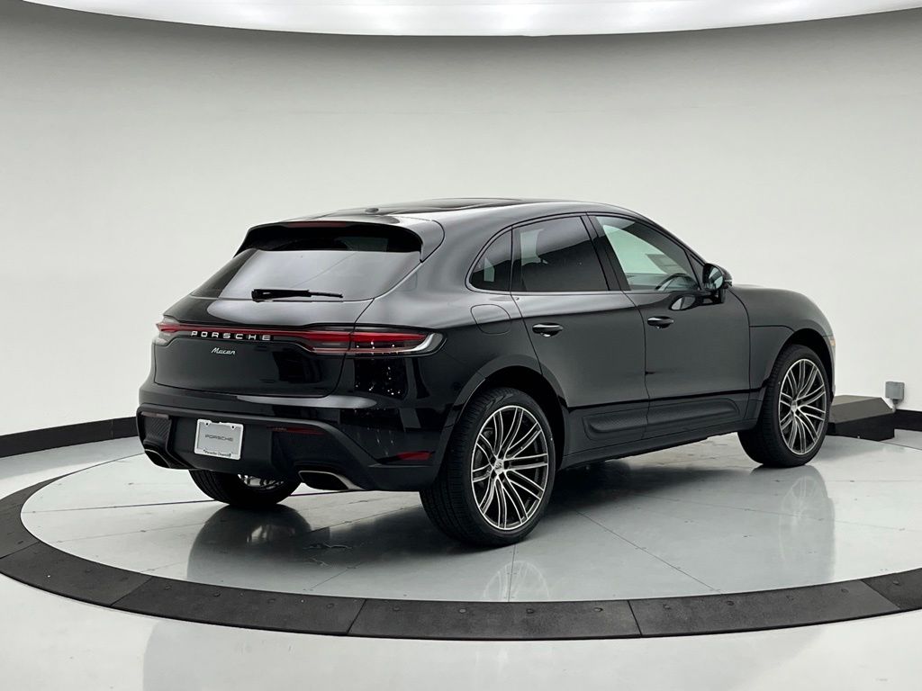Thumbnail: 2026 Porsche Macan - 10