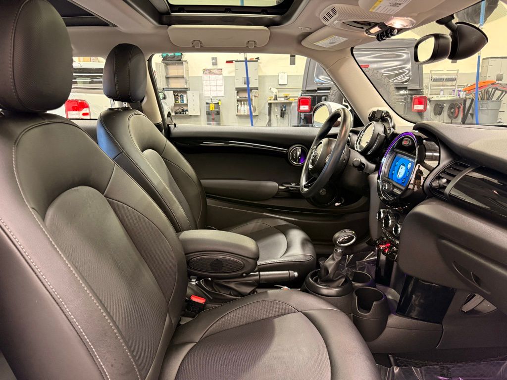 2019 MINI Cooper  24
