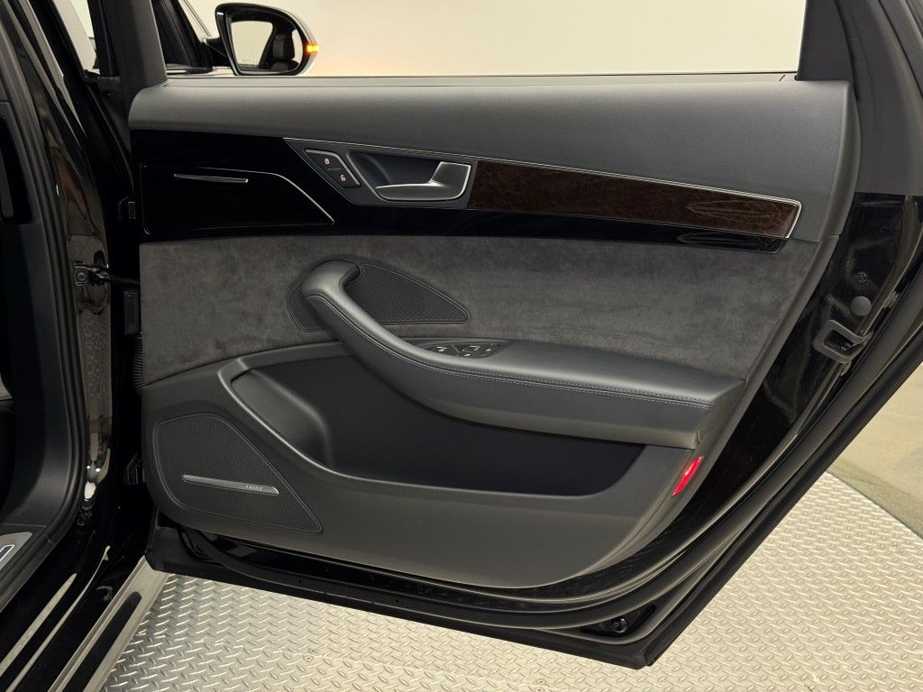 Thumbnail: 2017 Audi A8 - 25