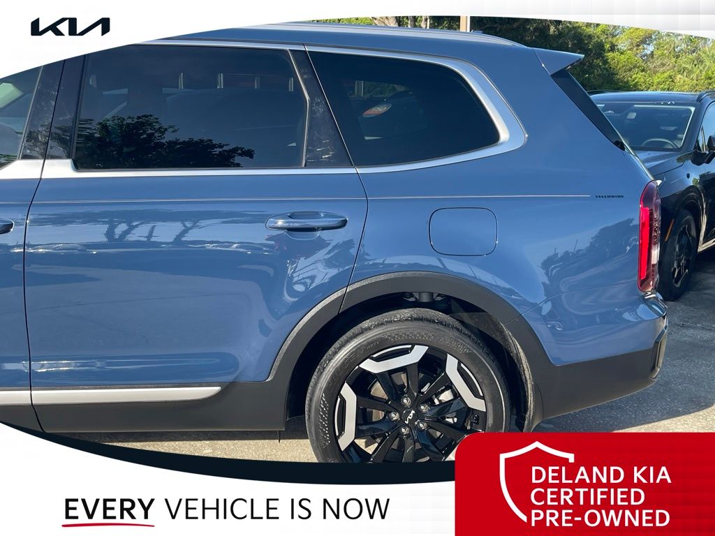 2024 Kia Telluride S - Photo 13
