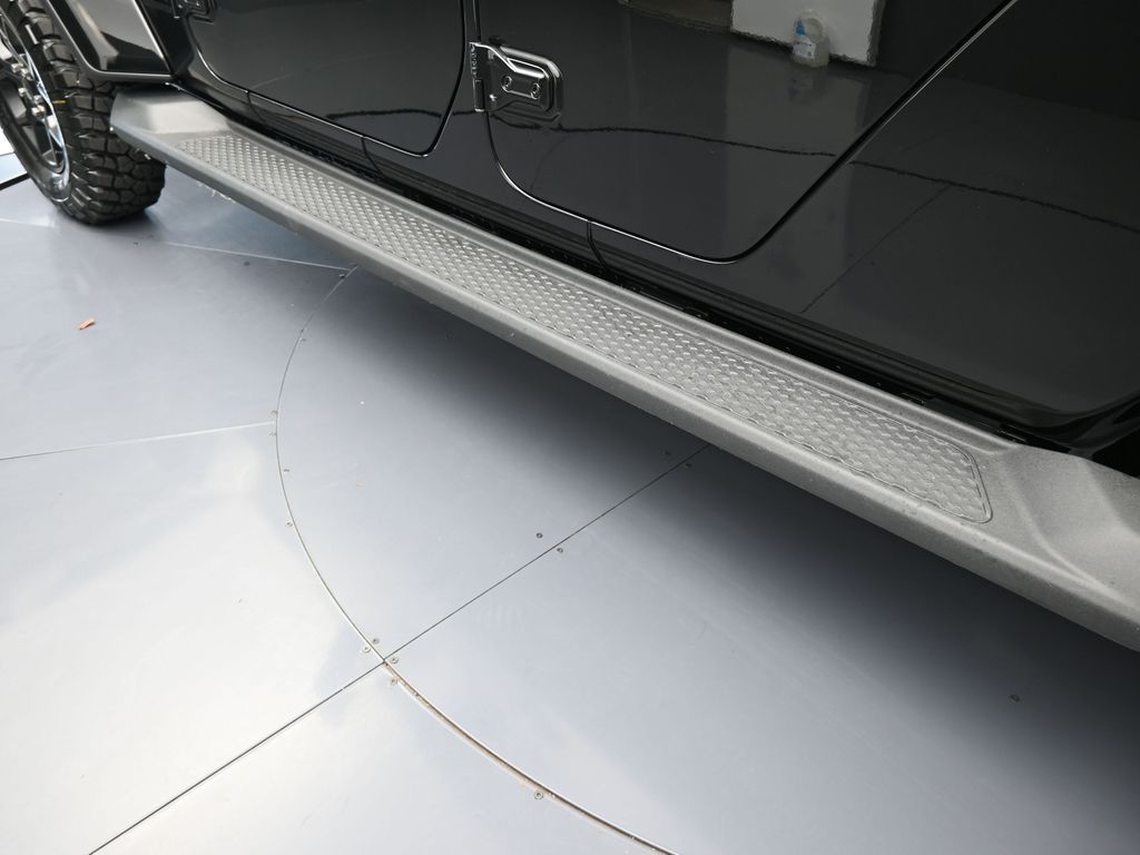 Used 2025 Black Clearcoat Jeep High Tide image 31